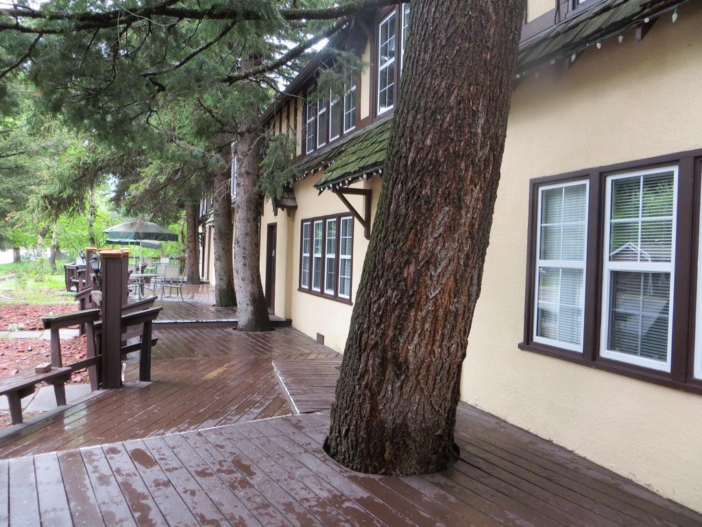 Crandell Mountain Lodge Waterton Park Exterior foto